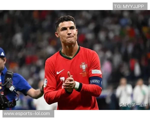 从足球球星到国家总统跨越绿茵场与政坛的传奇旅程